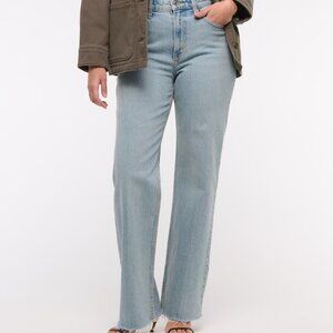 Abercrombie Curve Love High Rise 90s Relaxed Jean Size 26/2 Short NWT